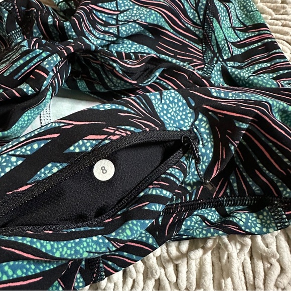 LULULEMON Tight Stuff Tight in Mini Palm Lace Tofino Teal Multi Sz. 8 - Picture 8 of 12